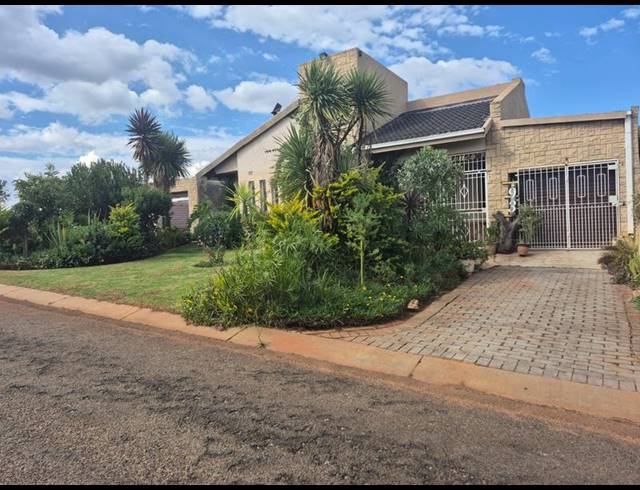 3 BEDROOM HOUSE FOR SALE IN LENASIA SOUTH